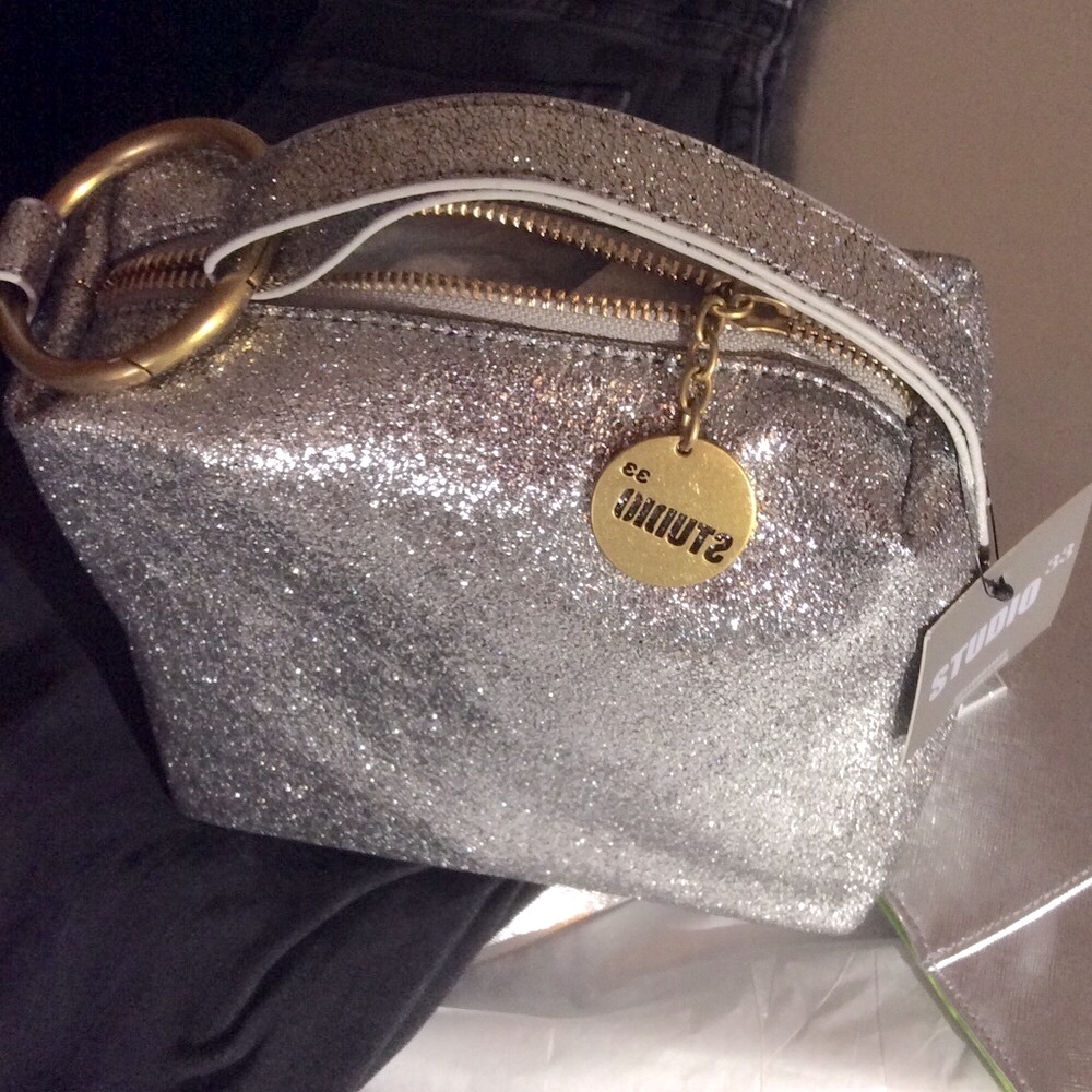 Studio 33 wristlet purse NWT silver - Picture 2 of 8
